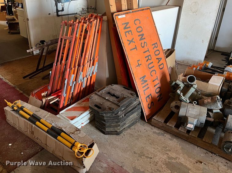 image for item MS9032 Construction traffic signs