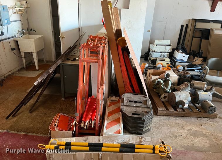 image for item MS9032 Construction traffic signs