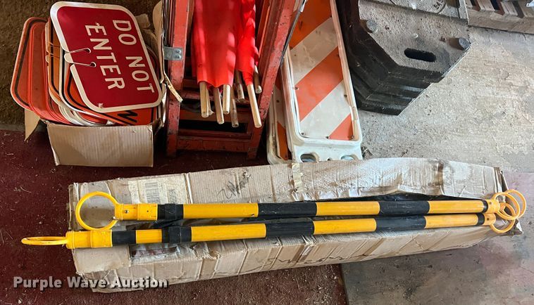 image for item MS9032 Construction traffic signs