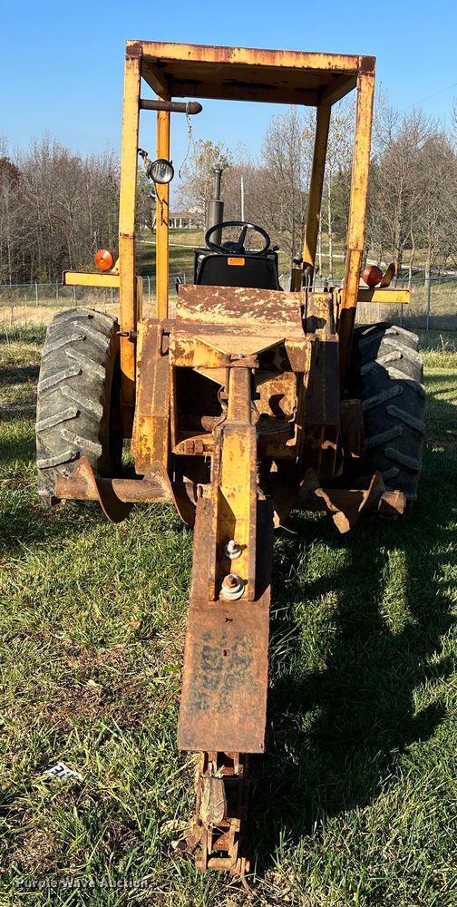 image for item MS9033 Davis Road Run'r  trencher