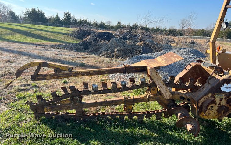 image for item MS9033 Davis Road Run'r  trencher