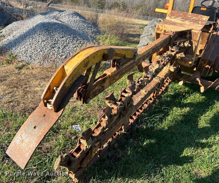 image for item MS9033 Davis Road Run'r  trencher
