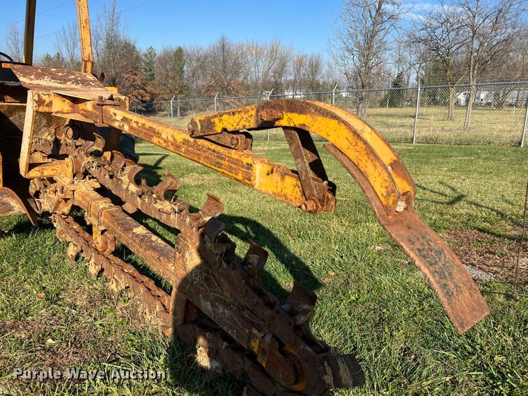 image for item MS9033 Davis Road Run'r  trencher