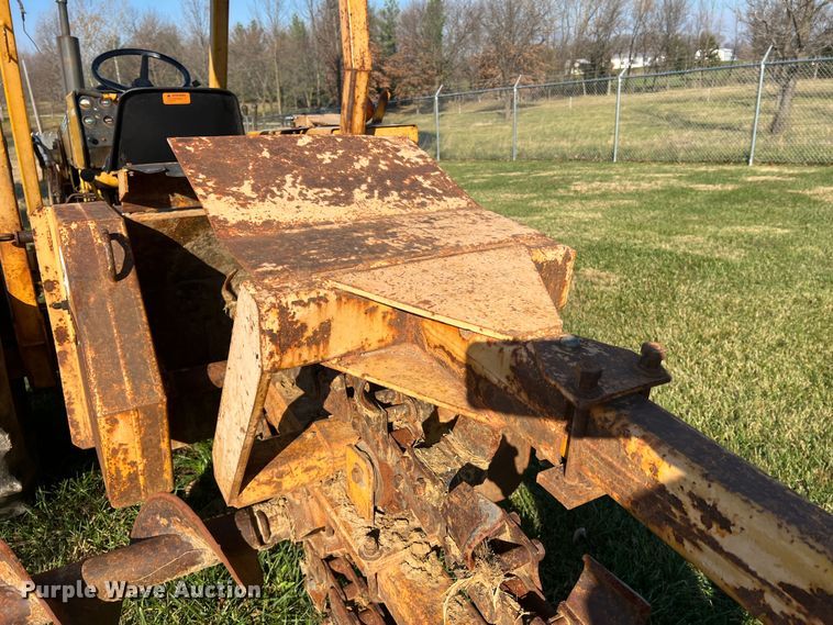 image for item MS9033 Davis Road Run'r  trencher