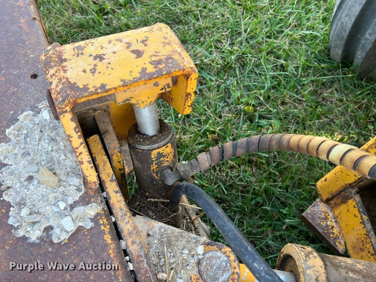 image for item MS9033 Davis Road Run'r  trencher