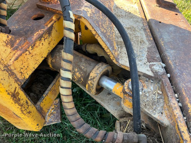 image for item MS9033 Davis Road Run'r  trencher