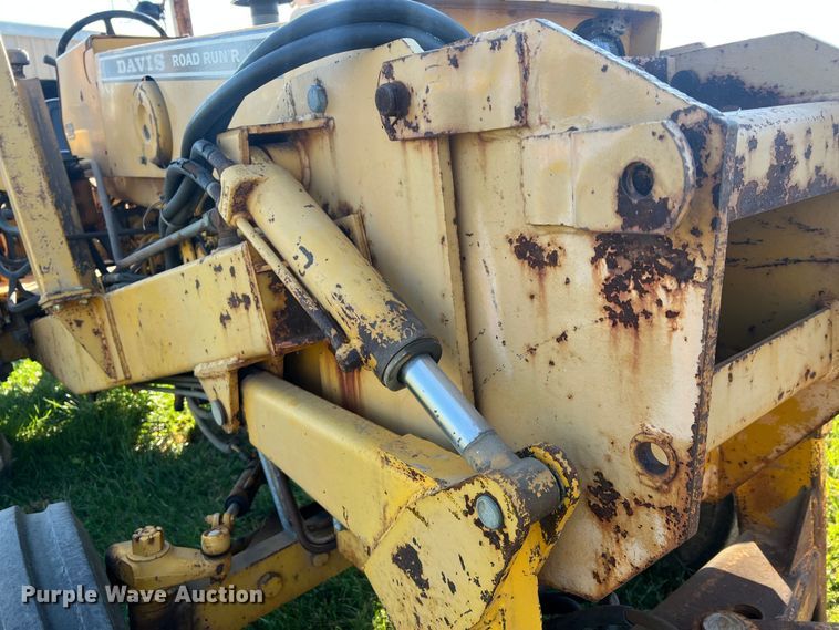 image for item MS9033 Davis Road Run'r  trencher