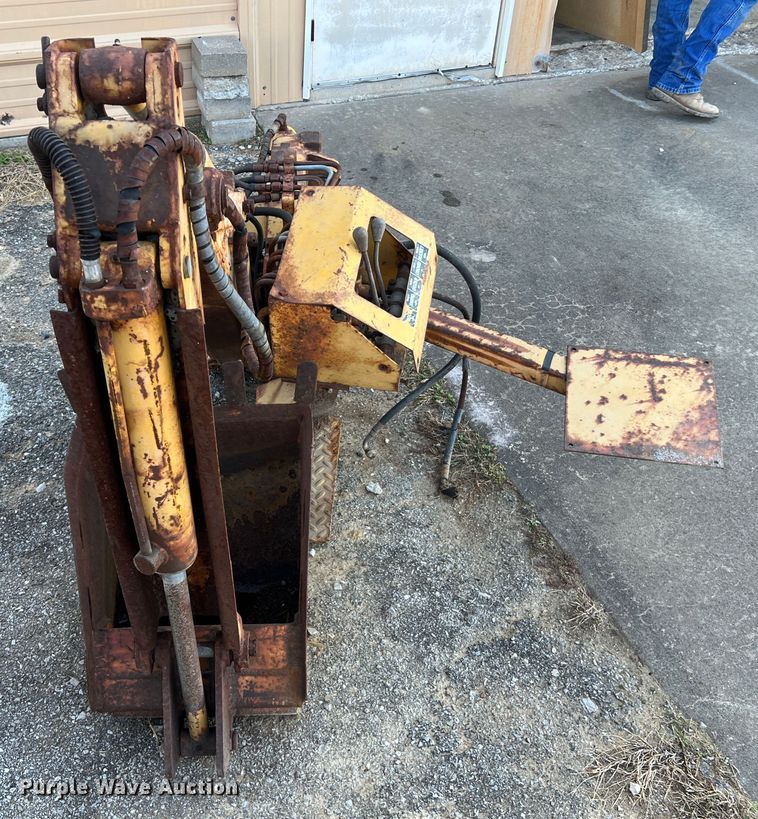 image for item MS9033 Davis Road Run'r  trencher