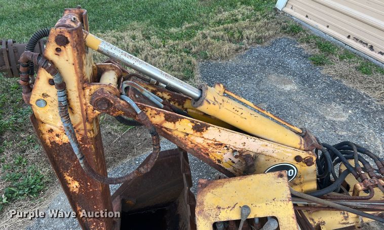 image for item MS9033 Davis Road Run'r  trencher