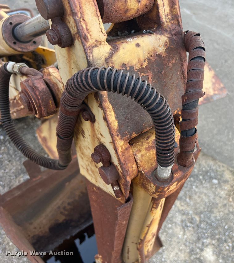 image for item MS9033 Davis Road Run'r  trencher