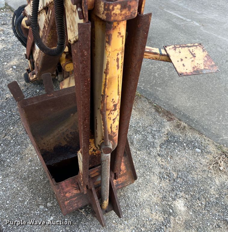 image for item MS9033 Davis Road Run'r  trencher