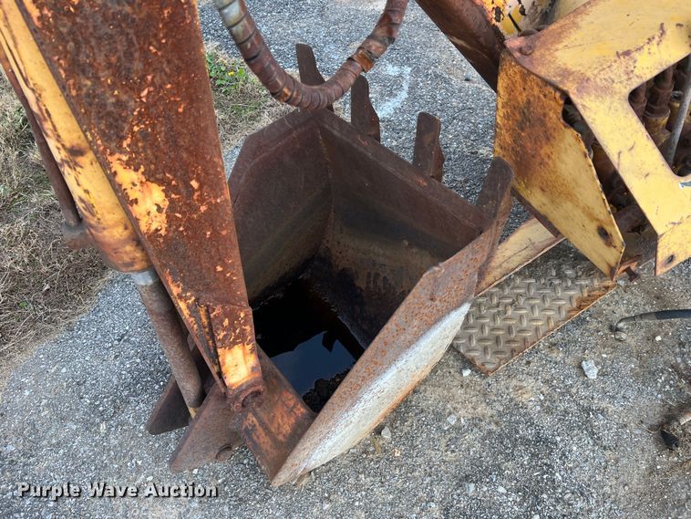 image for item MS9033 Davis Road Run'r  trencher