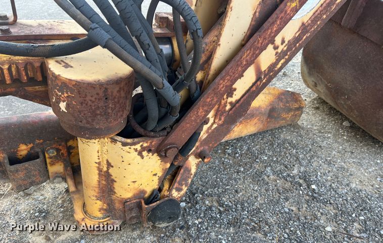 image for item MS9033 Davis Road Run'r  trencher