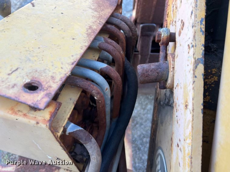 image for item MS9033 Davis Road Run'r  trencher