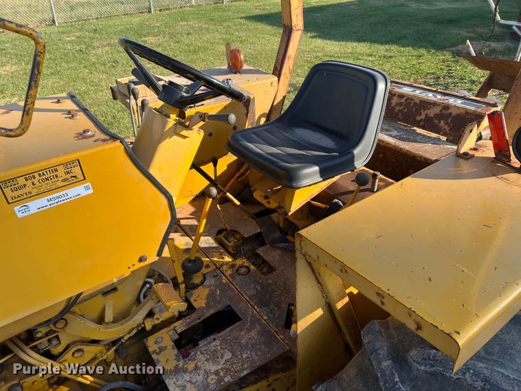 image for item MS9033 Davis Road Run'r  trencher