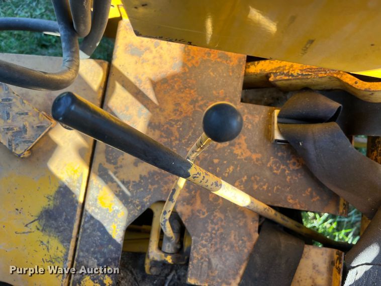 image for item MS9033 Davis Road Run'r  trencher