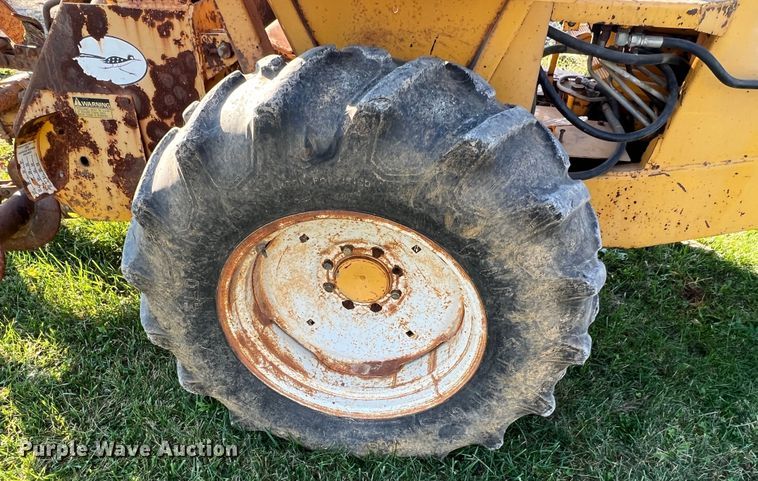 image for item MS9033 Davis Road Run'r  trencher