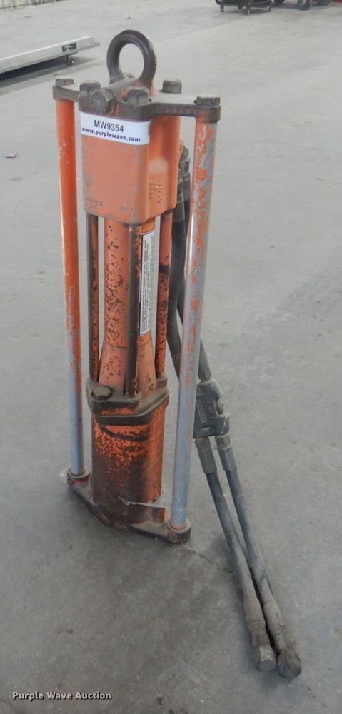 image for item MW9354 Stanley PD45  hydraulic post driver