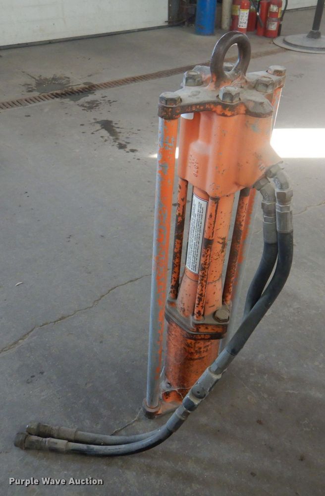 image for item MW9354 Stanley PD45  hydraulic post driver