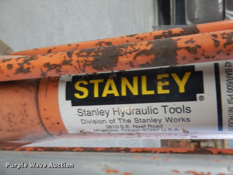 image for item MW9354 Stanley PD45  hydraulic post driver