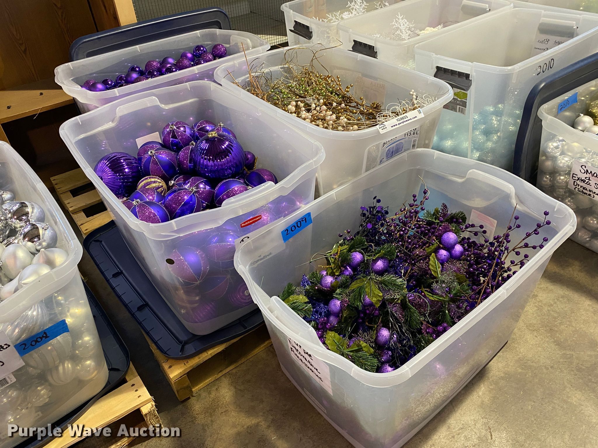 Christmas decorations in Tulsa, OK Item IG9855 sold Purple Wave