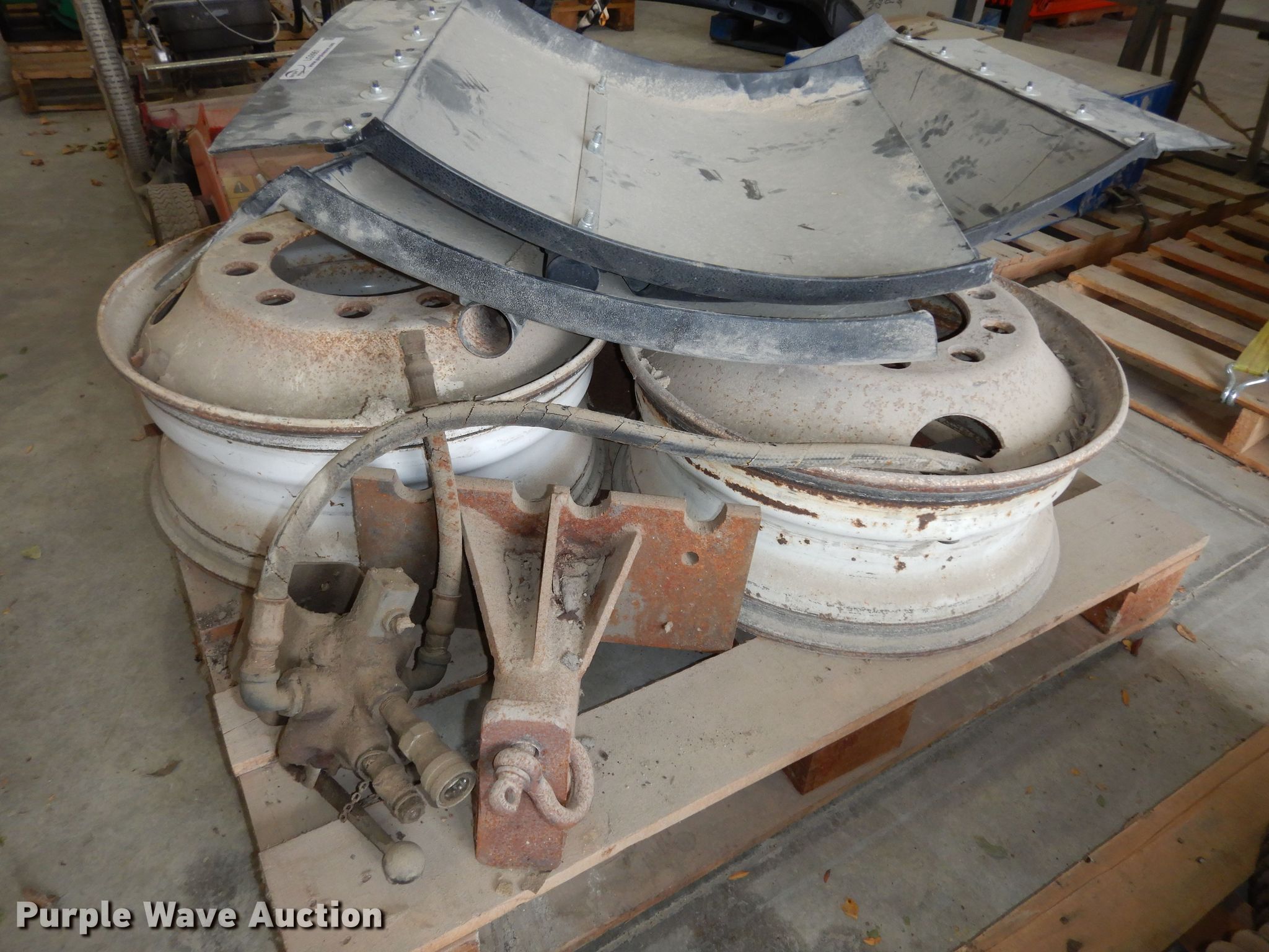 Truck parts in Westmoreland, KS Item LG9961 sold Purple Wave