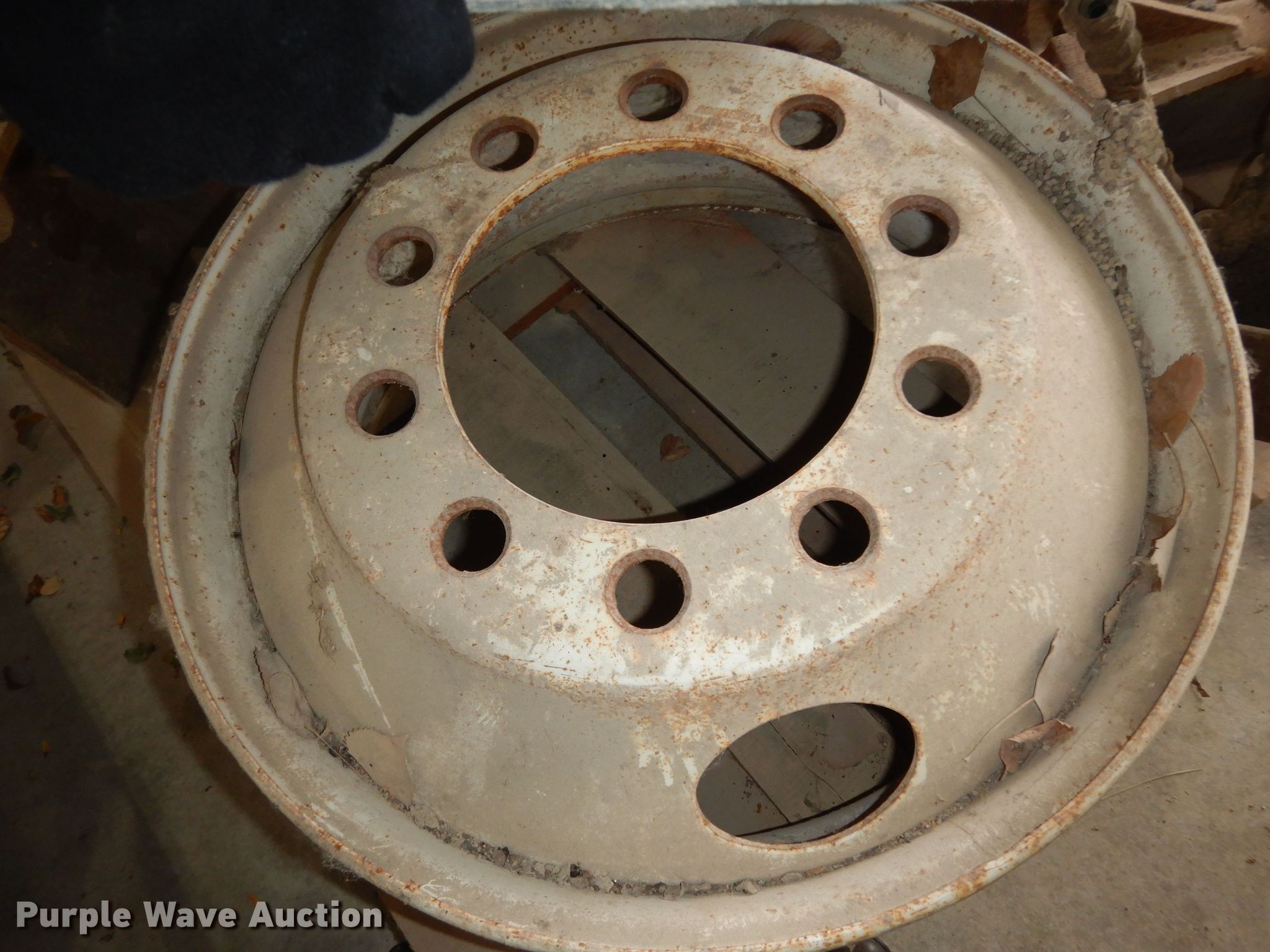 Truck parts in Westmoreland, KS Item LG9961 sold Purple Wave