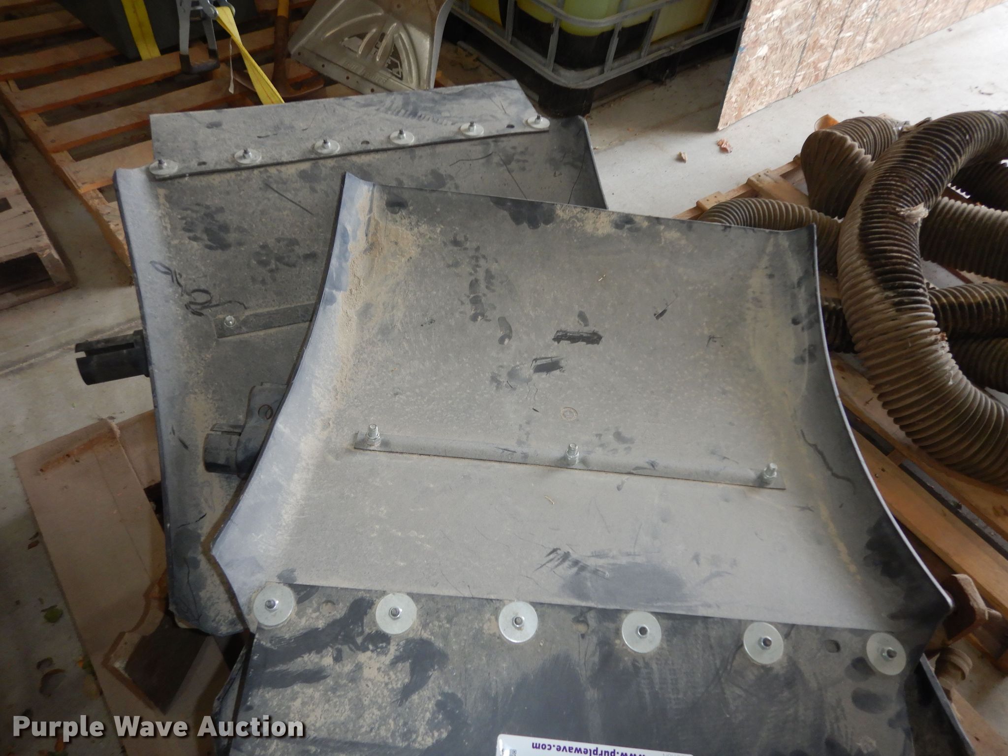 Truck parts in Westmoreland, KS Item LG9961 sold Purple Wave