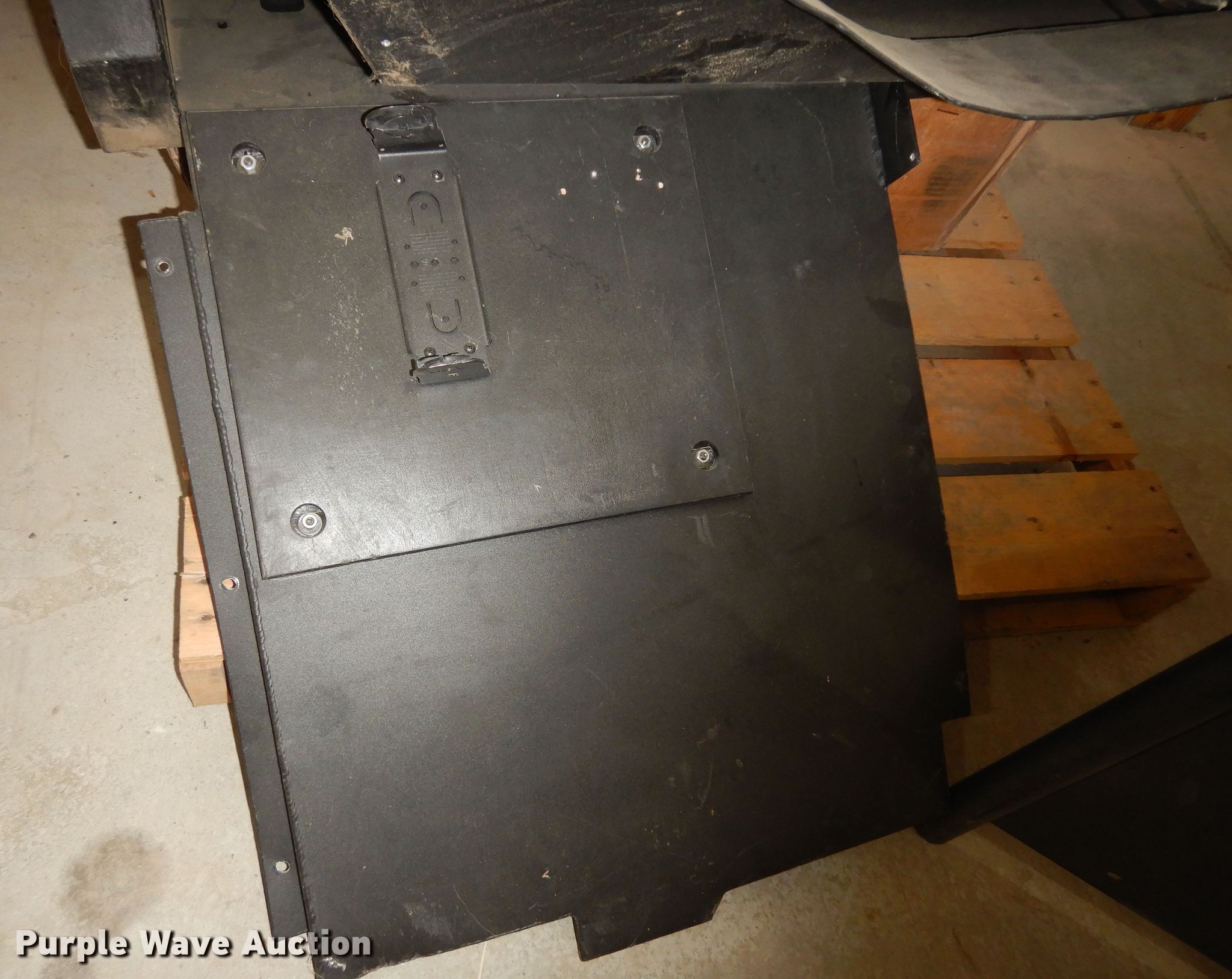 K9 unit transport kennel parts in Westmoreland, KS Item LG9970 sold Purple Wave