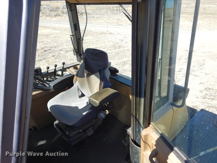 image for item DF8120 1992 Caterpillar Challenger 65B  tractor