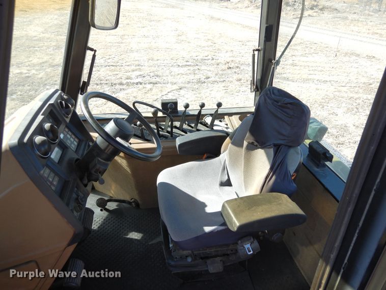 image for item DF8120 1992 Caterpillar Challenger 65B  tractor