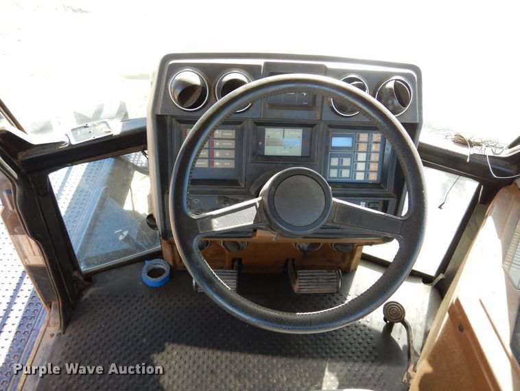 image for item DF8120 1992 Caterpillar Challenger 65B  tractor