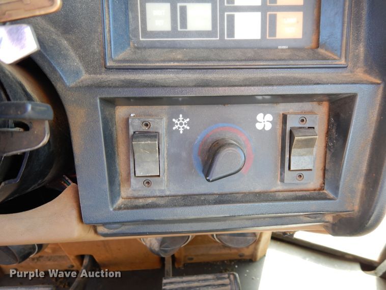 image for item DF8120 1992 Caterpillar Challenger 65B  tractor