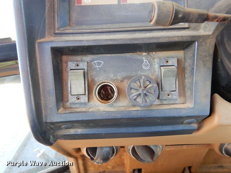 image for item DF8120 1992 Caterpillar Challenger 65B  tractor