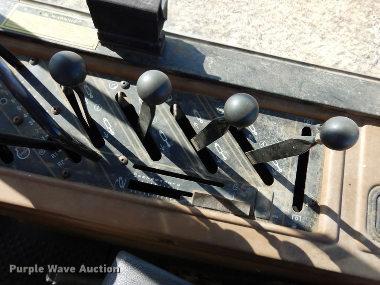 image for item DF8120 1992 Caterpillar Challenger 65B  tractor