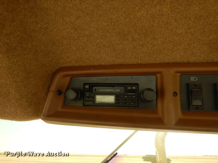 image for item DF8120 1992 Caterpillar Challenger 65B  tractor