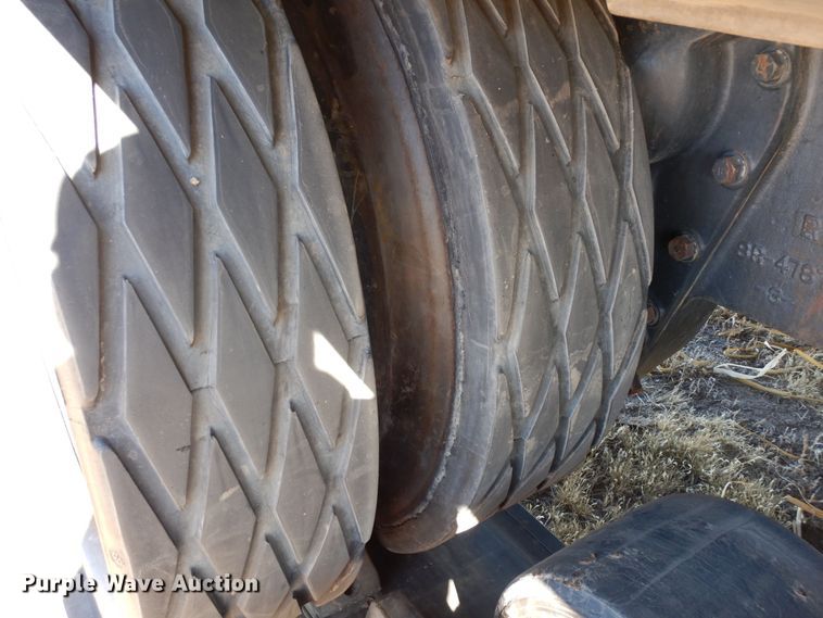 image for item DF8120 1992 Caterpillar Challenger 65B  tractor