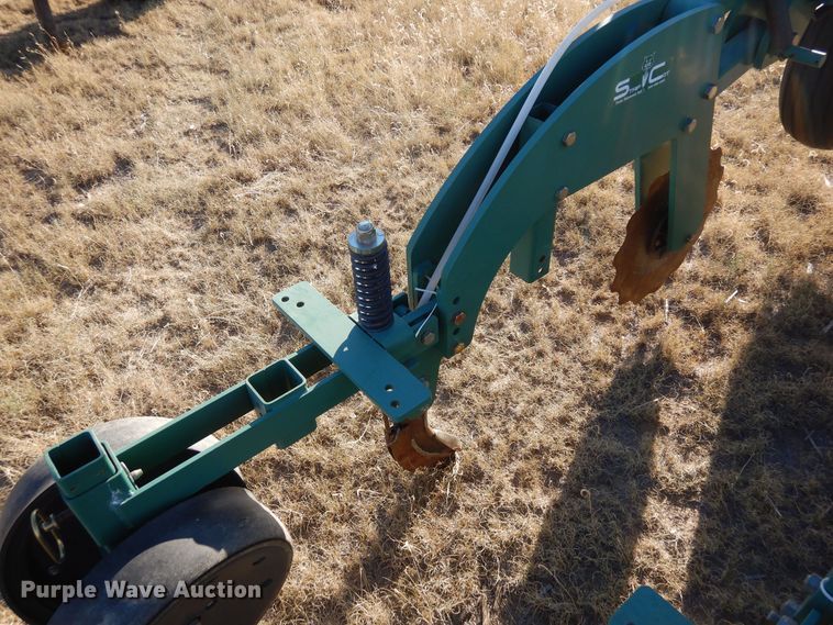 image for item DF8150 Moore-built  strip-till