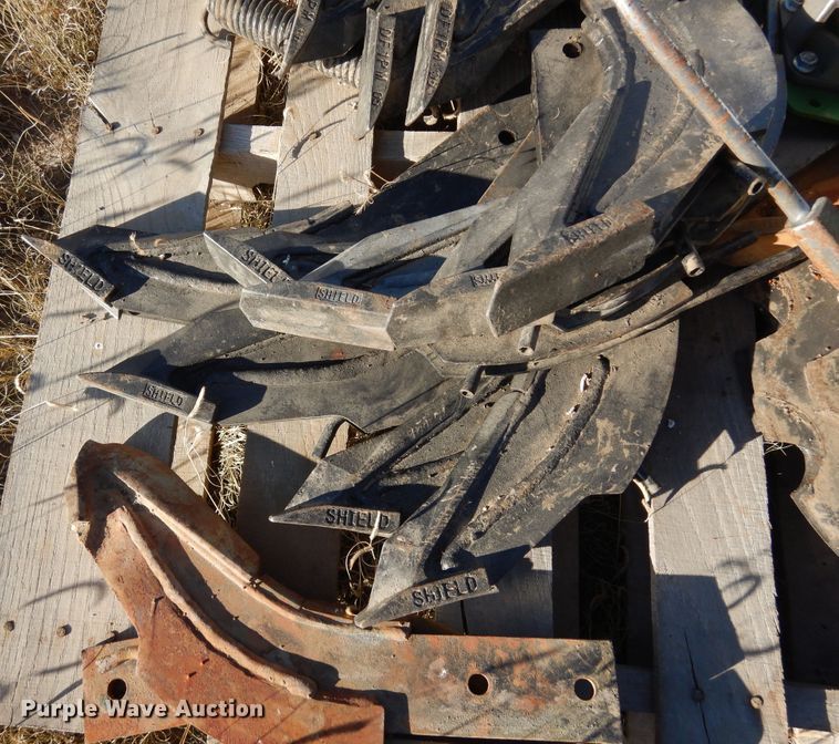 image for item DF8150 Moore-built  strip-till