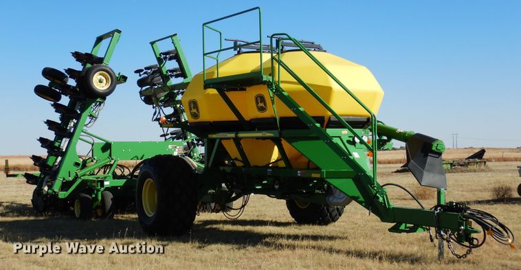 image for item DF8154 2010 John Deere 1890  air seeder