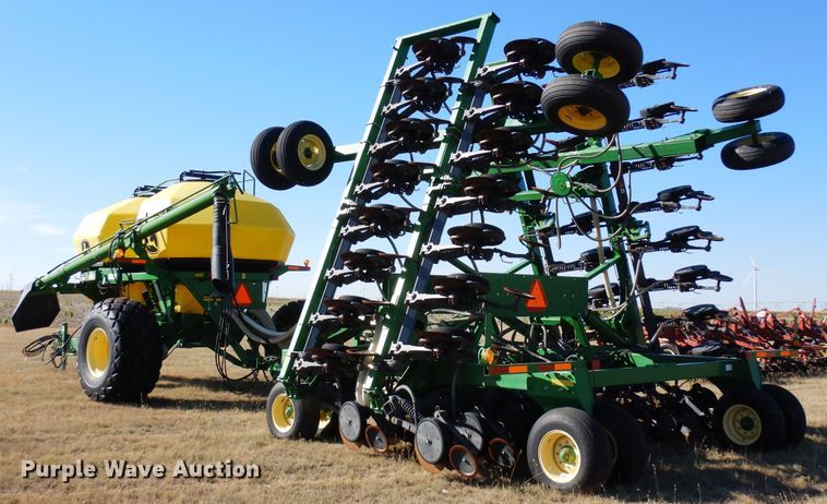 image for item DF8154 2010 John Deere 1890  air seeder