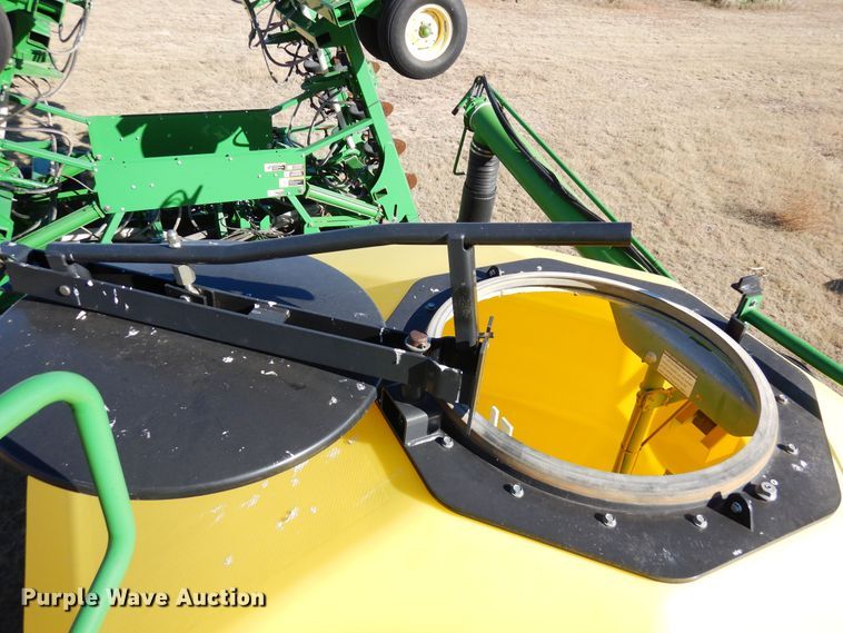 image for item DF8154 2010 John Deere 1890  air seeder