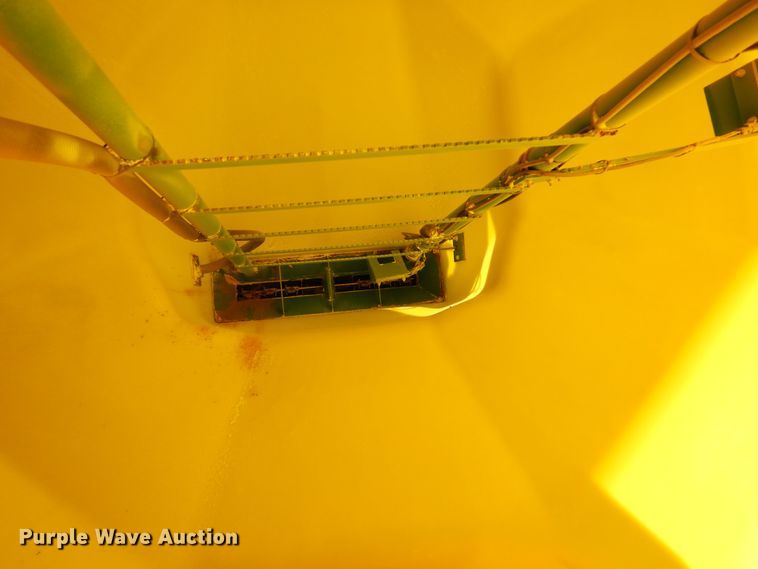 image for item DF8154 2010 John Deere 1890  air seeder