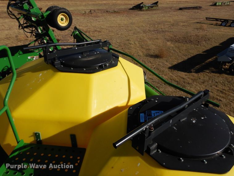 image for item DF8154 2010 John Deere 1890  air seeder