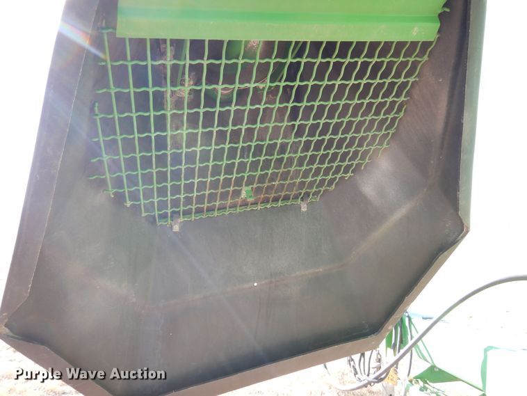 image for item DF8154 2010 John Deere 1890  air seeder