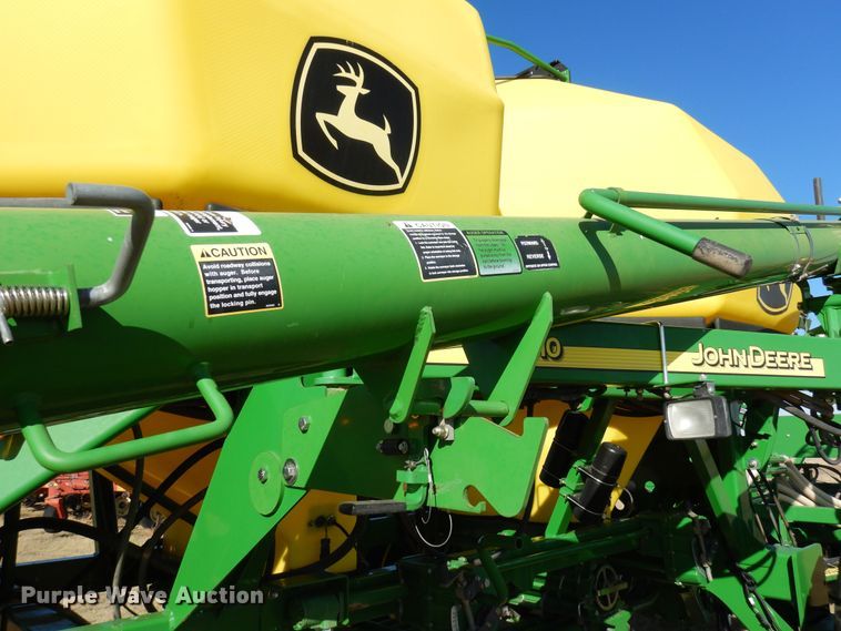 image for item DF8154 2010 John Deere 1890  air seeder