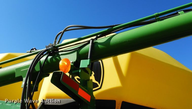 image for item DF8154 2010 John Deere 1890  air seeder