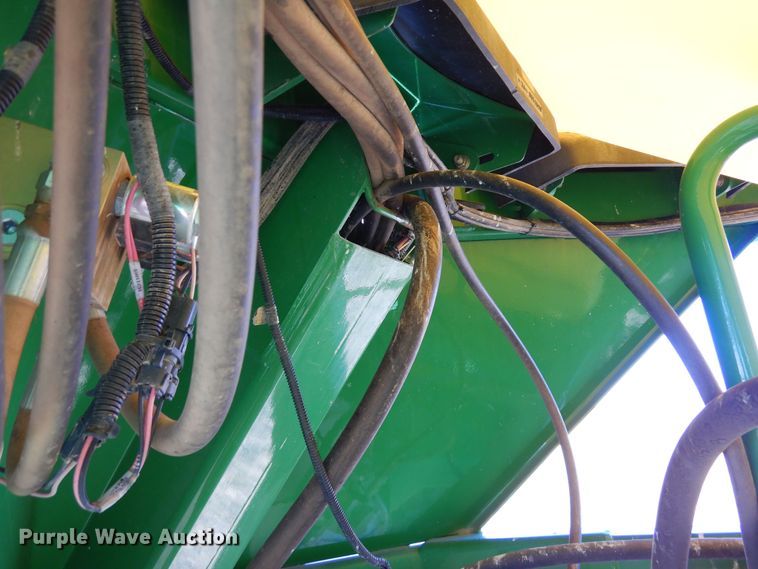 image for item DF8154 2010 John Deere 1890  air seeder