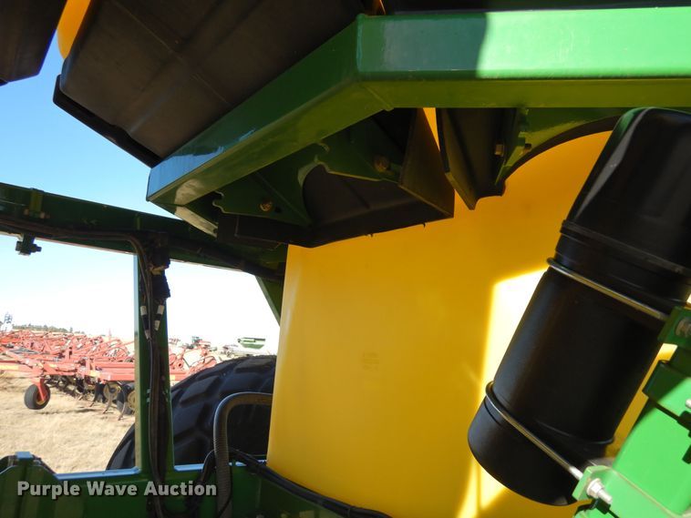 image for item DF8154 2010 John Deere 1890  air seeder