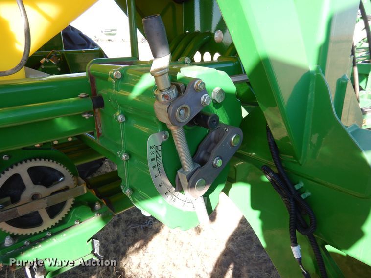 image for item DF8154 2010 John Deere 1890  air seeder